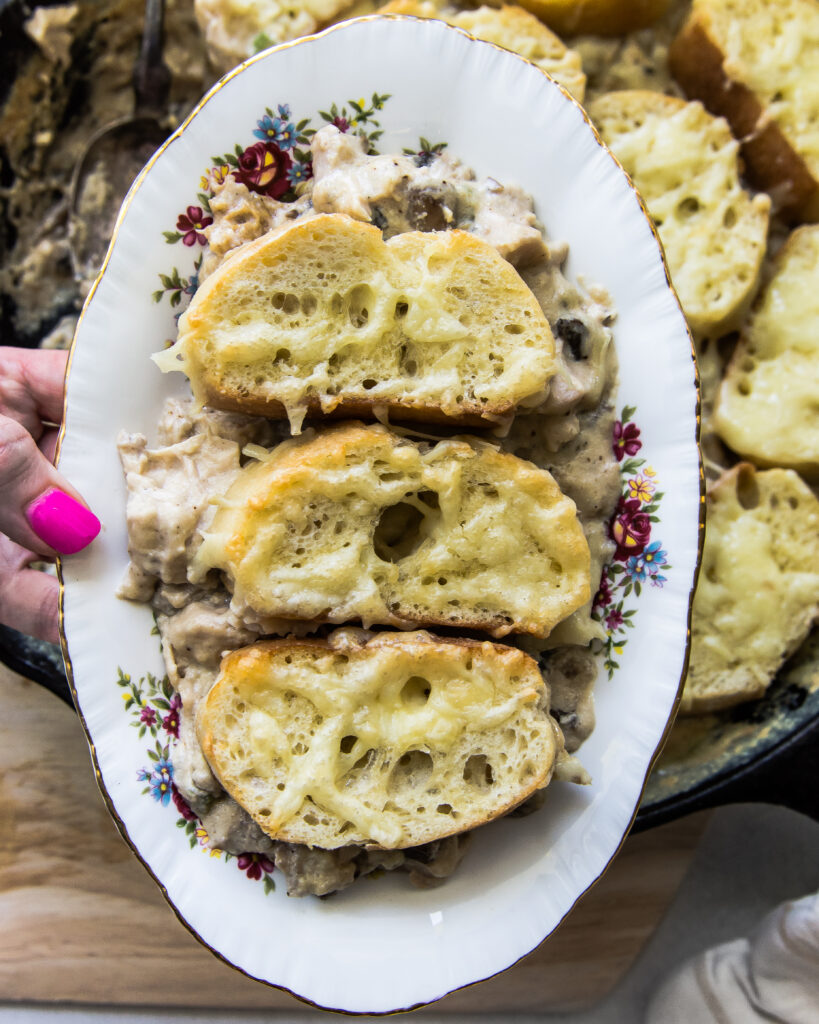 https://apleasantlittlekitchen.com/wp-content/uploads/2022/09/Skillet-Creamy-Chicken-with-Gruyere-Toasts-4x5-1-of-1-819x1024.jpg